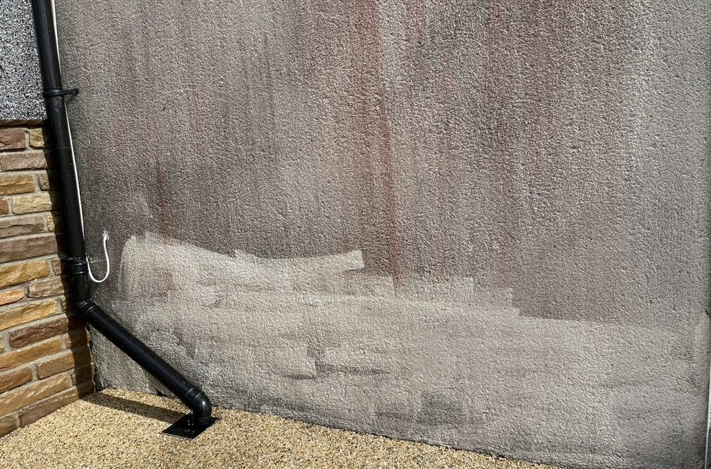 The Dangers of High-Pressure Jet Washing on K Render: Embracing Softwashing for Effective Cleaning