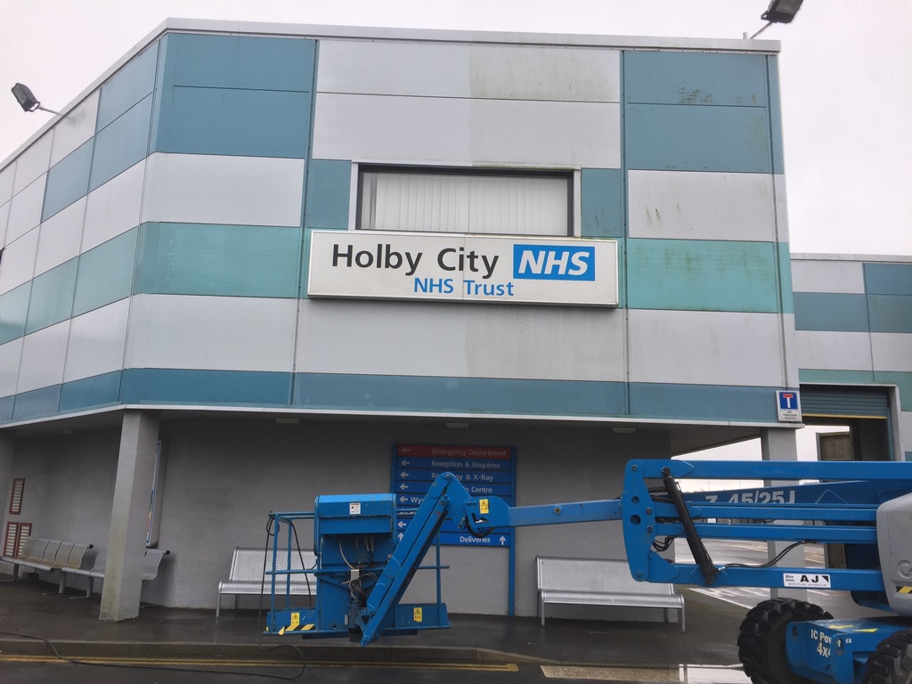 holby city Cladding cleaning